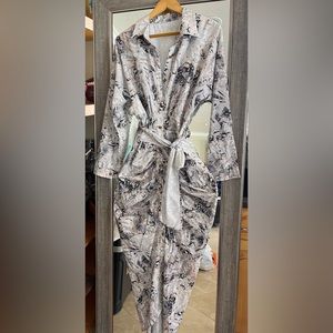 Beautiful shirt dress style button up. Stretch. Light camouflage.